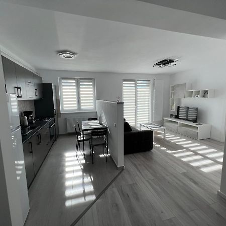 Arini Cozy Corner Apartment Selimbar Exterior photo